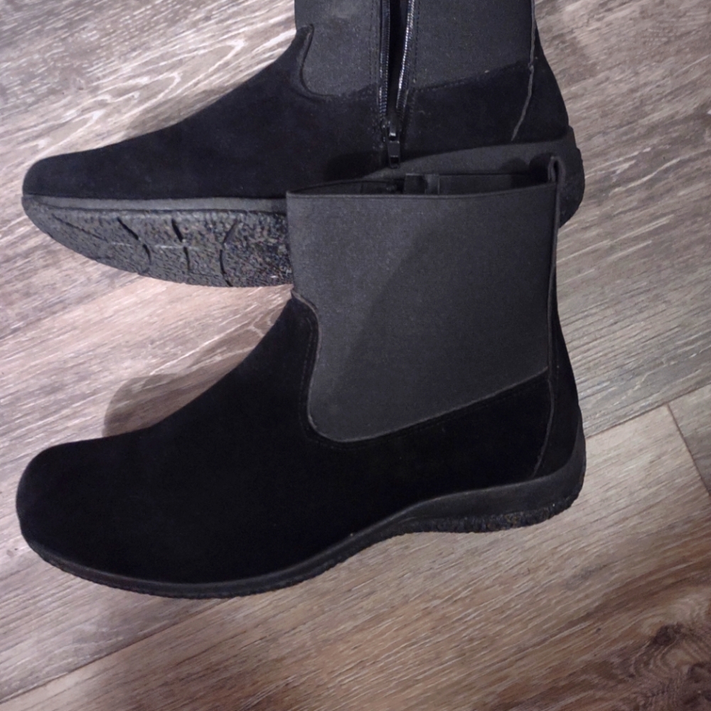 Women's booties sz 10